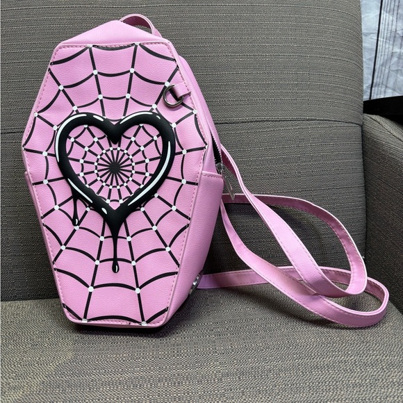 Monster High Draculaura Haunt Couture Coffin Pink Backpack Hot Topic Exclusive - Picture 1 of 6